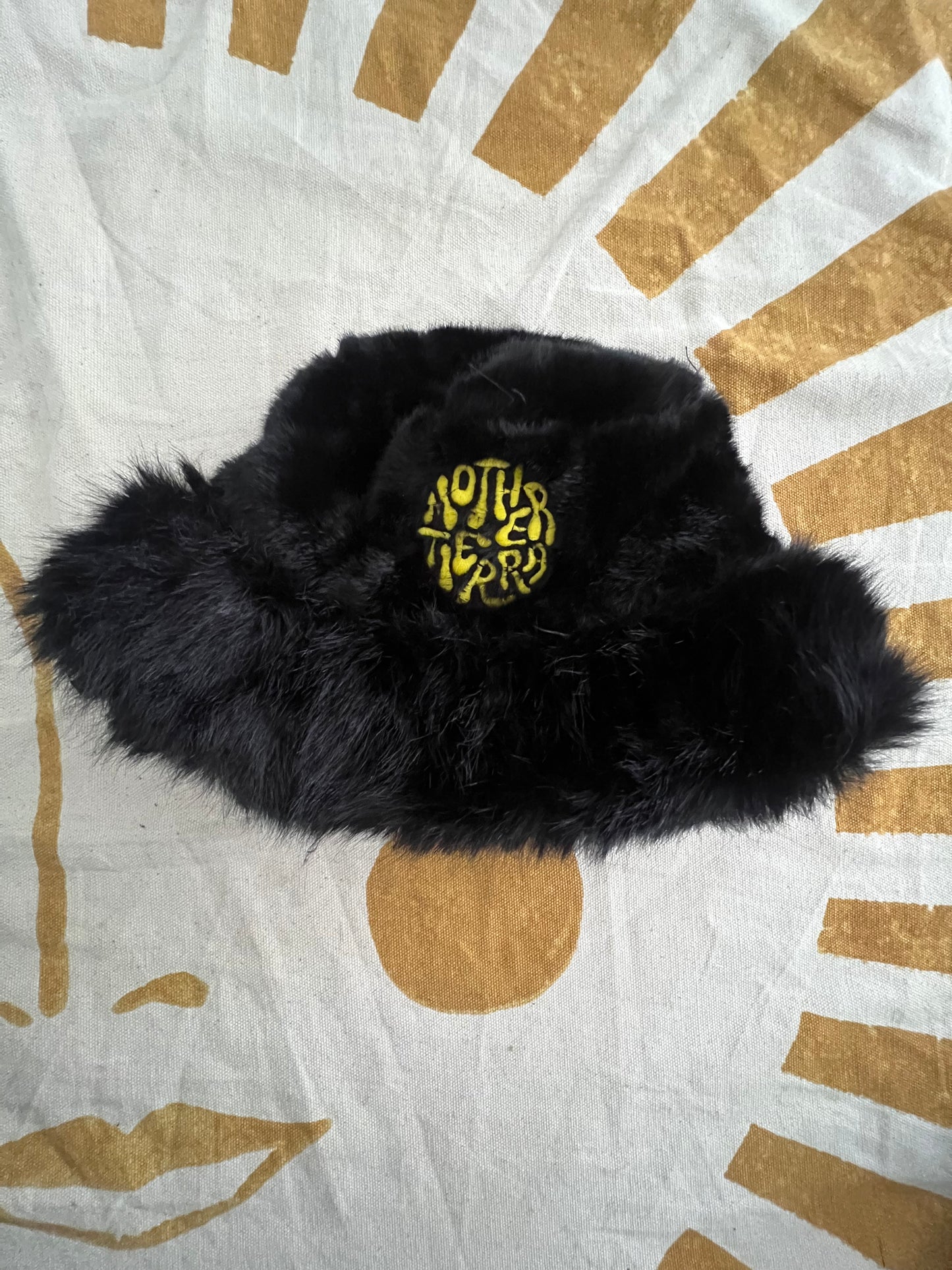 Faux fur bucket hat yellow