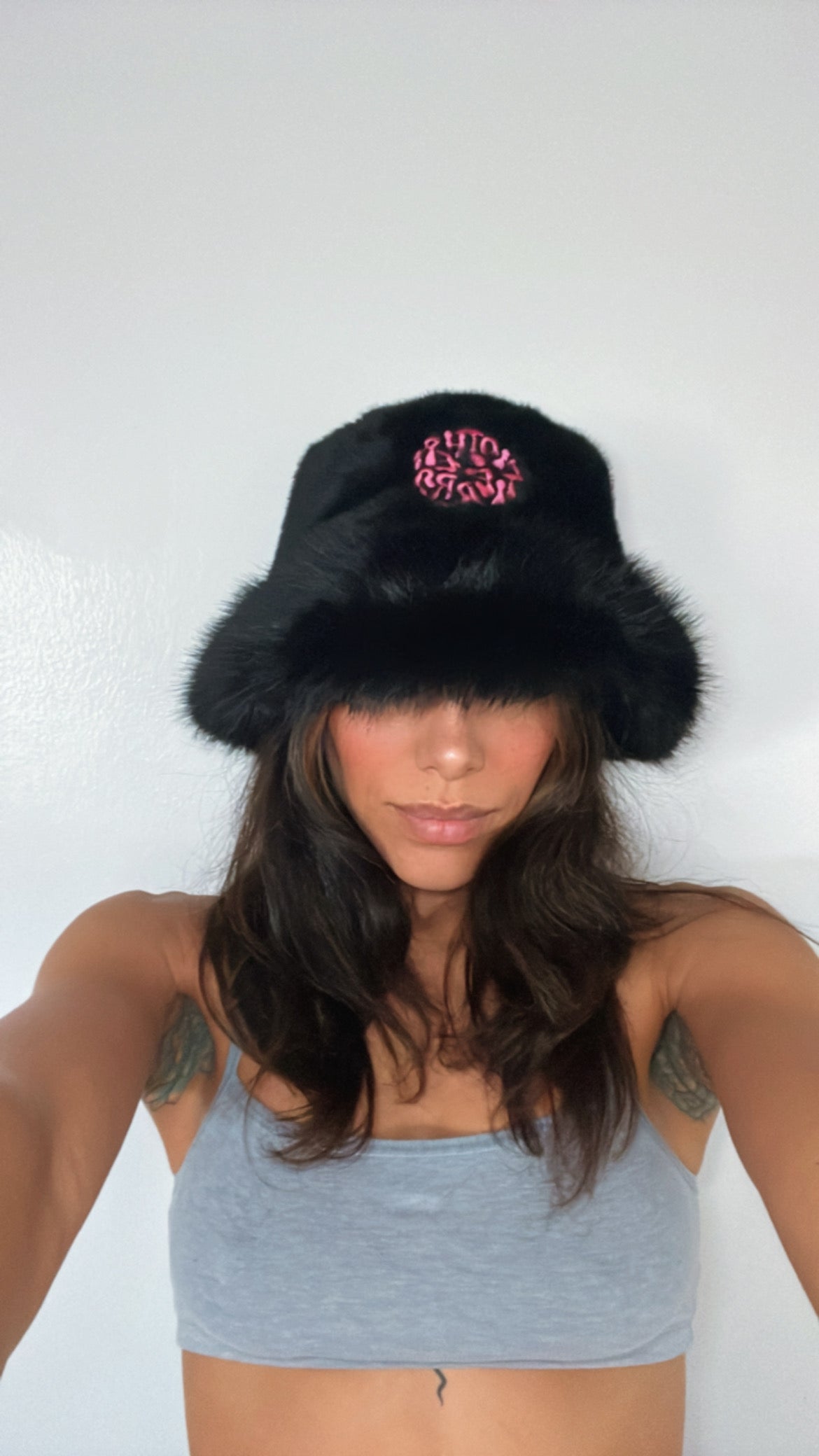 Faux fur bucket hat pink