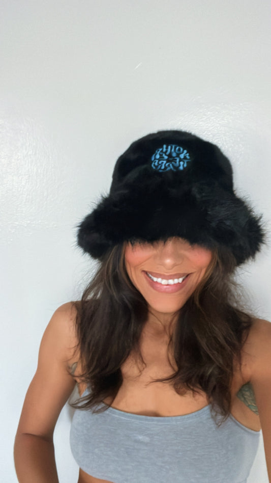 Faux fur bucket hat blue