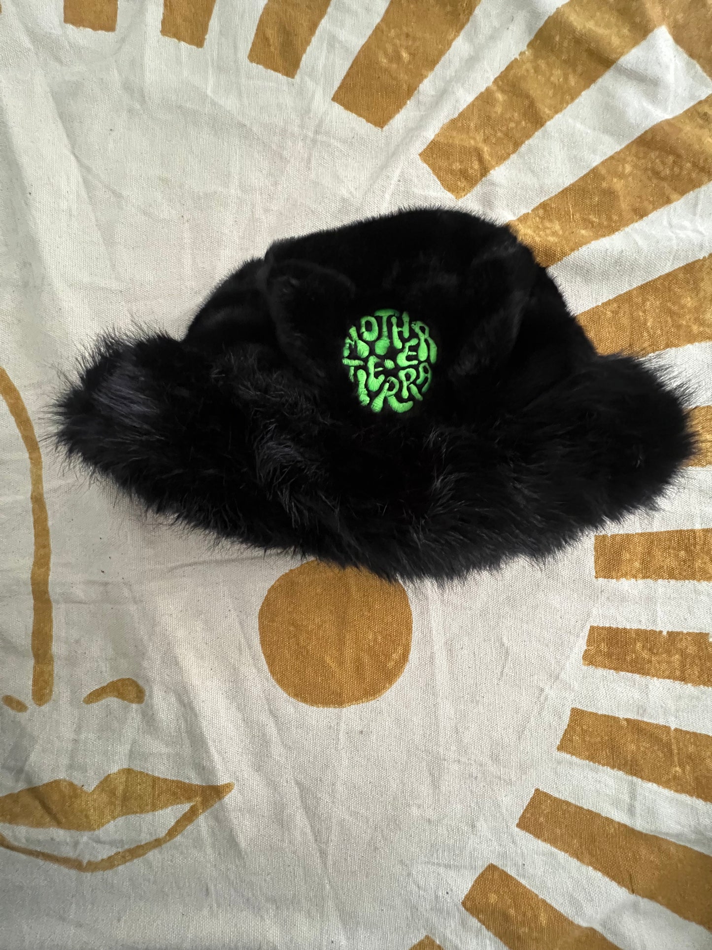 Faux fur bucket hat green