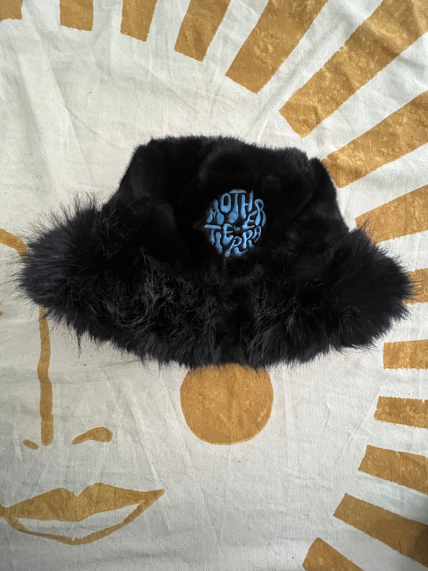 Faux fur bucket hat blue